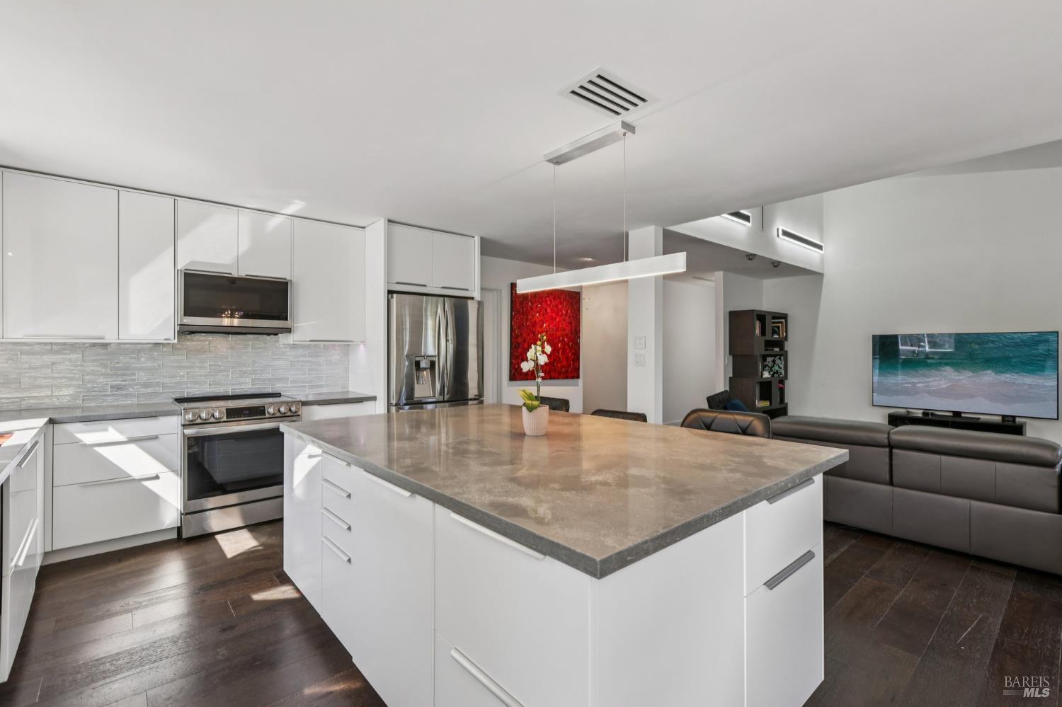 Detail Gallery Image 2 of 66 For 212 Eaton Ct, Benicia,  CA 94510 - 3 Beds | 2 Baths