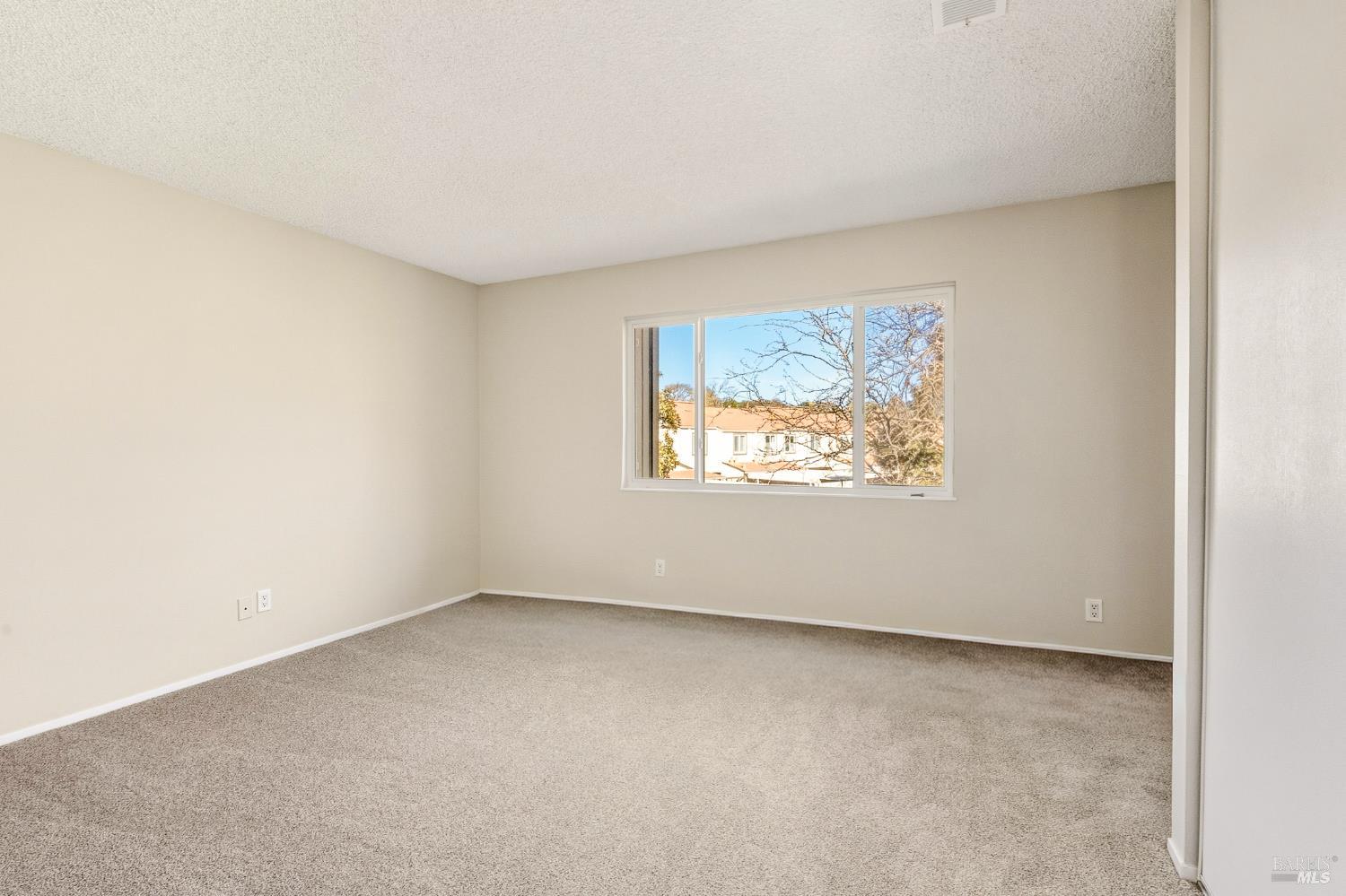 Detail Gallery Image 13 of 30 For 104 Oliva Ct #C,  Novato,  CA 94947 - 3 Beds | 1/1 Baths