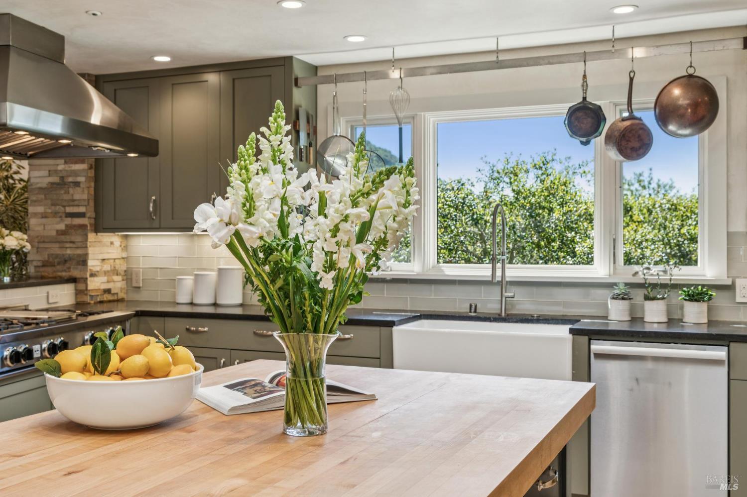 Detail Gallery Image 20 of 99 For 1884 Silverado Trl, Napa,  CA 94558 - 4 Beds | 3/1 Baths