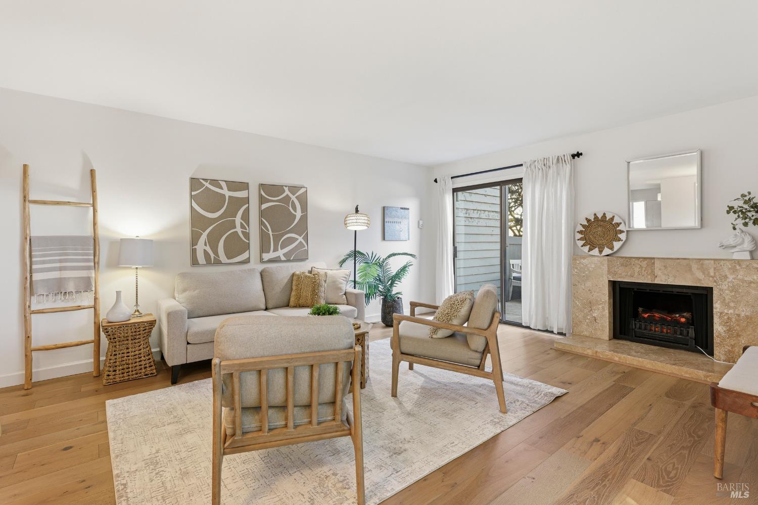 Detail Gallery Image 8 of 33 For 62 Cypress Pl, Sausalito,  CA 94965 - 2 Beds | 2 Baths