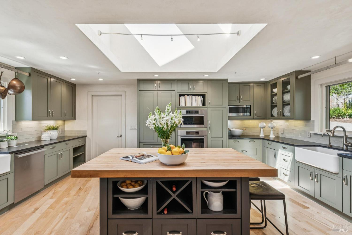 Detail Gallery Image 17 of 99 For 1884 Silverado Trl, Napa,  CA 94558 - 4 Beds | 3/1 Baths