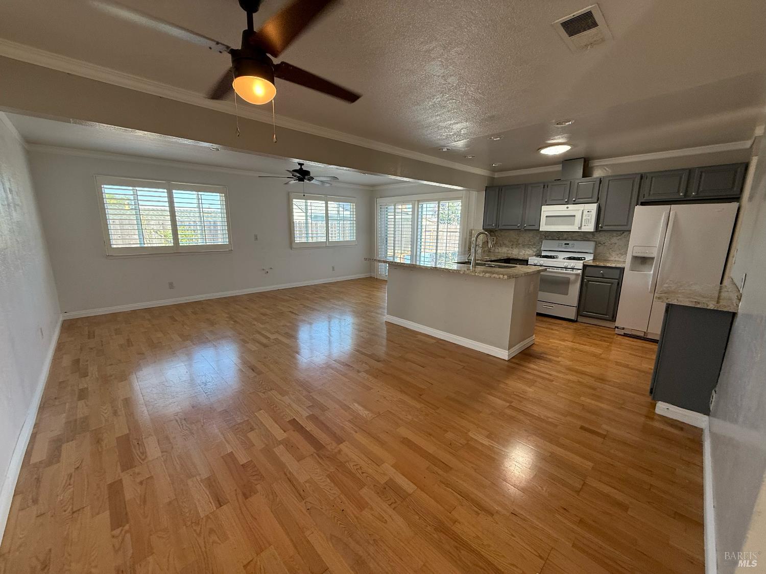 Detail Gallery Image 4 of 18 For 631 Inverness Dr, Vallejo,  CA 94589 - 3 Beds | 2 Baths