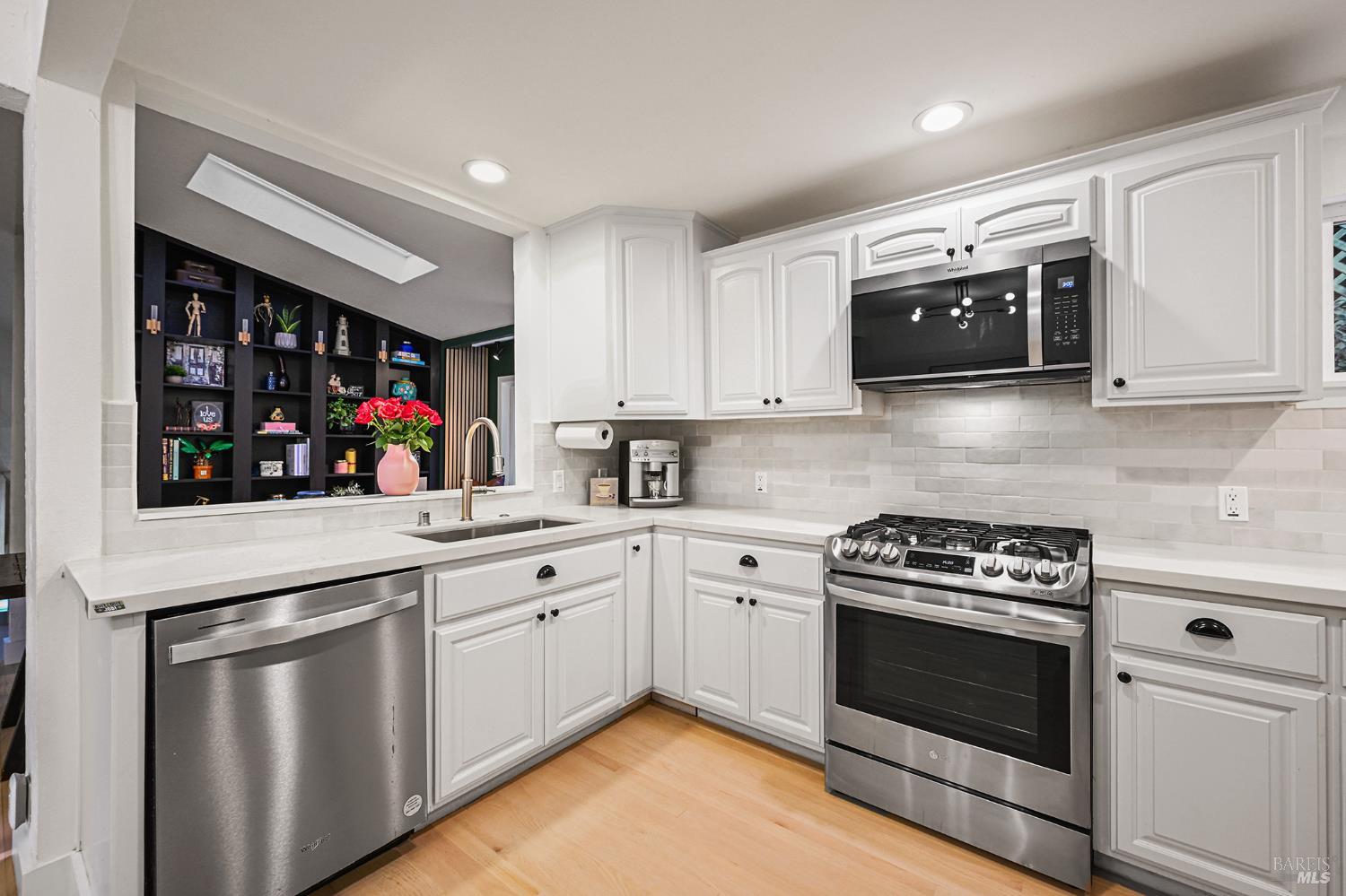 Detail Gallery Image 18 of 59 For 16 Iron Springs Rd, Fairfax,  CA 94930 - 4 Beds | 2 Baths