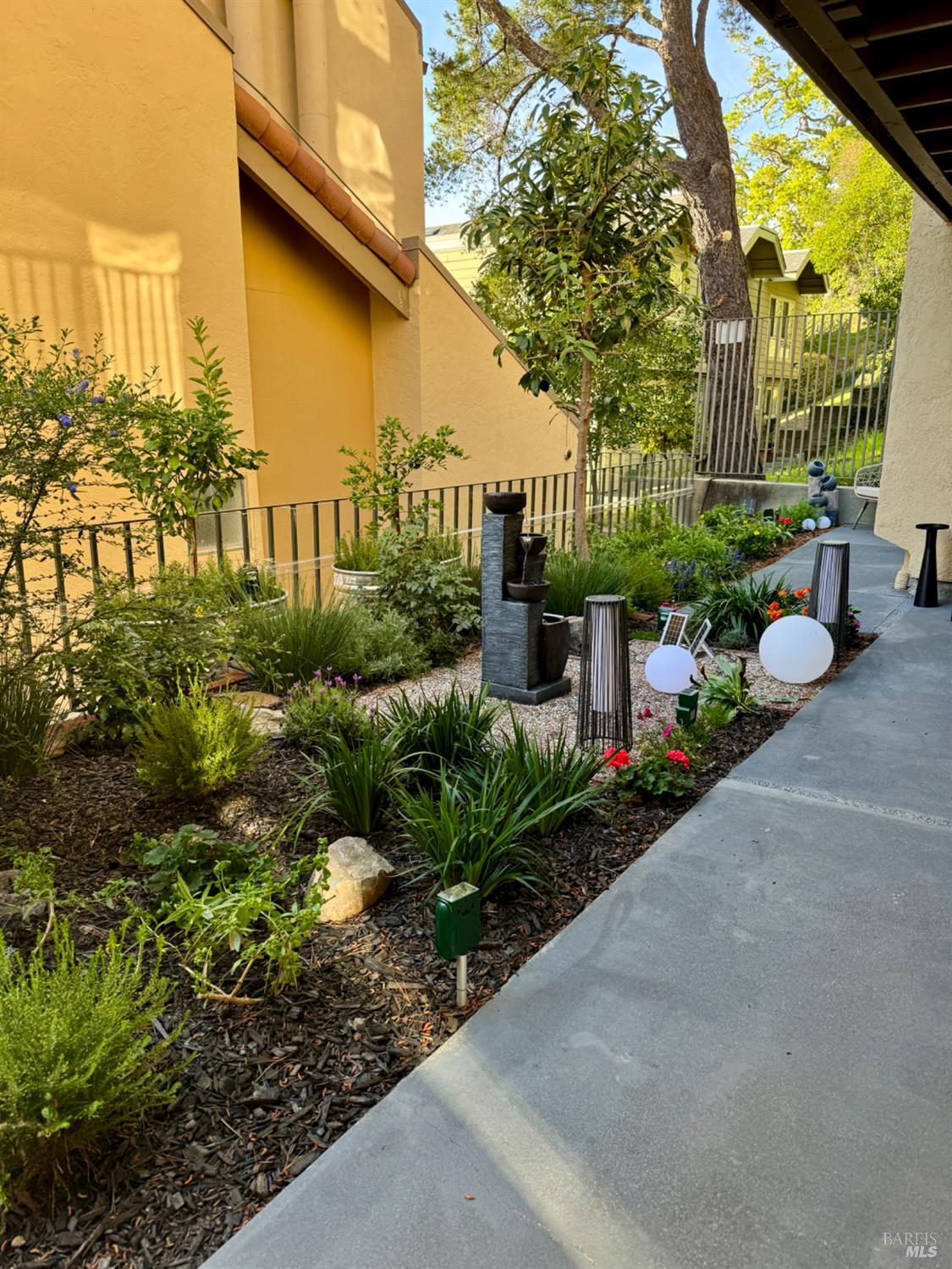 Detail Gallery Image 30 of 33 For 100 Marin Center Dr #31,  San Rafael,  CA 94903 - 2 Beds | 2 Baths