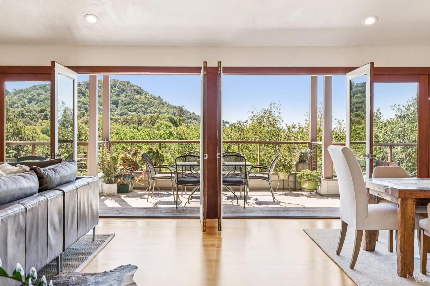 Detail Gallery Image 2 of 99 For 1884 Silverado Trl, Napa,  CA 94558 - 4 Beds | 3/1 Baths