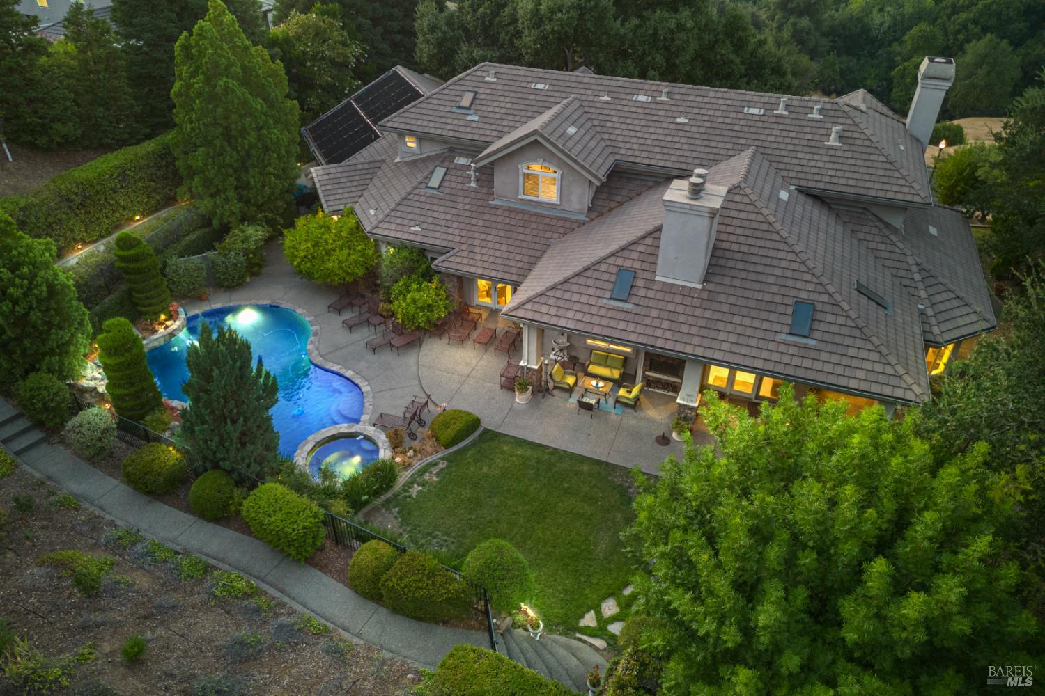 Detail Gallery Image 4 of 89 For 2054 Pinecrest Ct, Vacaville,  CA 95688 - 4 Beds | 4/1 Baths