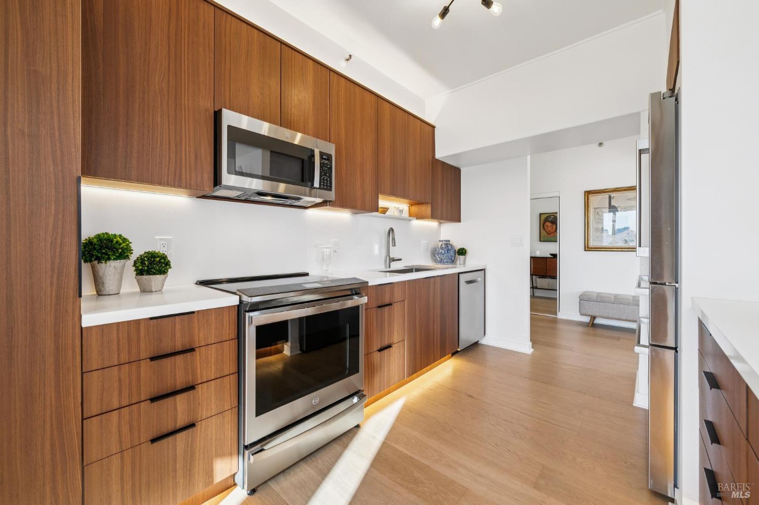 Detail Gallery Image 9 of 38 For 6363 Christie Ave #2627,  Emeryville,  CA 94608 - 2 Beds | 2 Baths