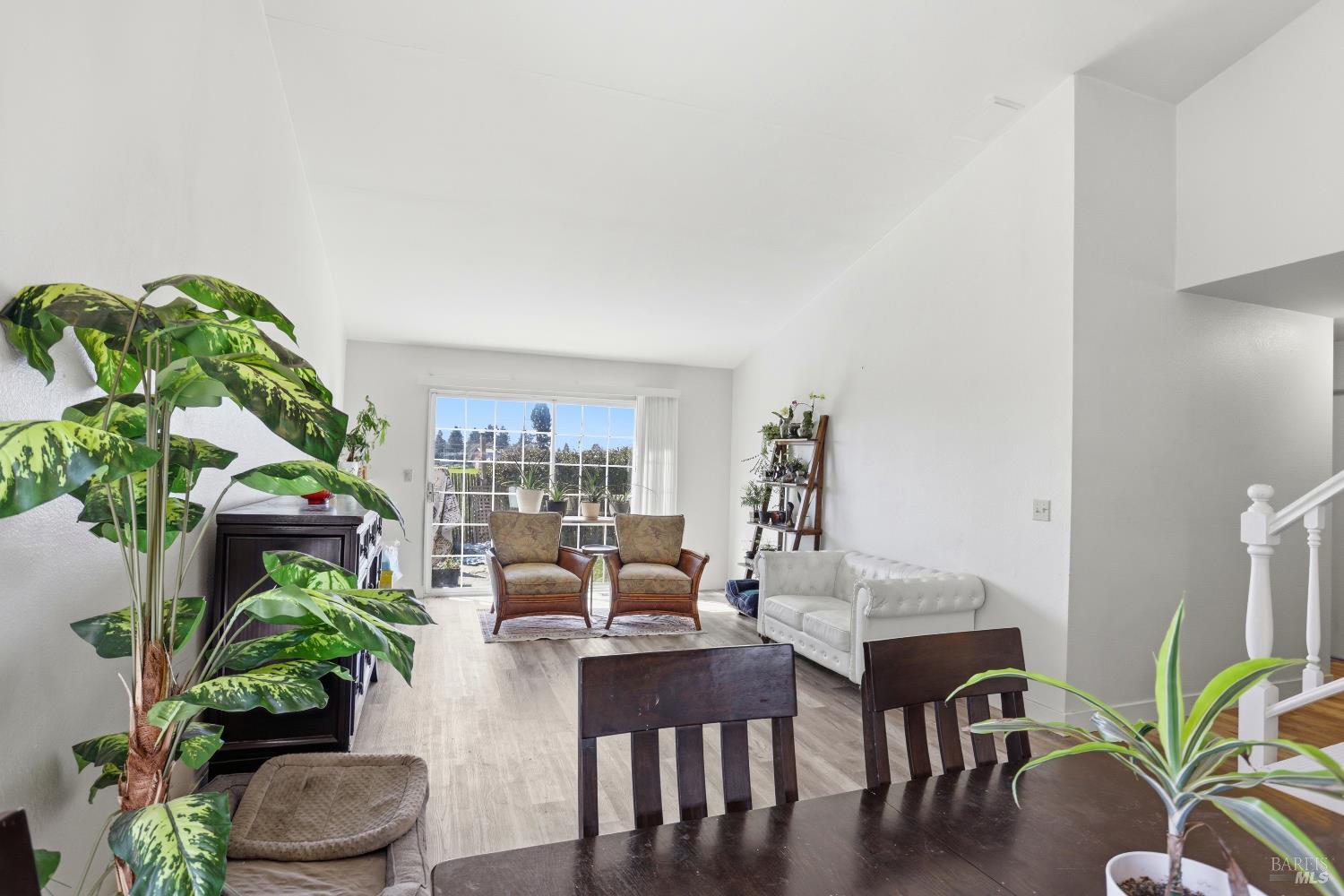 Detail Gallery Image 14 of 36 For 1407 Georgia Ct, Rohnert Park,  CA 94928 - 4 Beds | 3 Baths