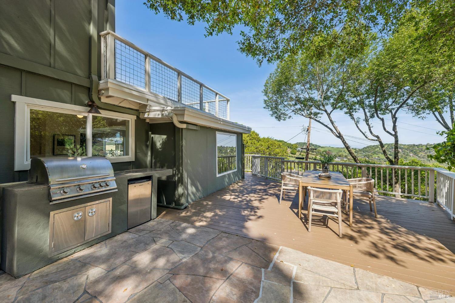 Detail Gallery Image 28 of 70 For 67 Oak Springs Dr, San Anselmo,  CA 94960 - 5 Beds | 4/1 Baths