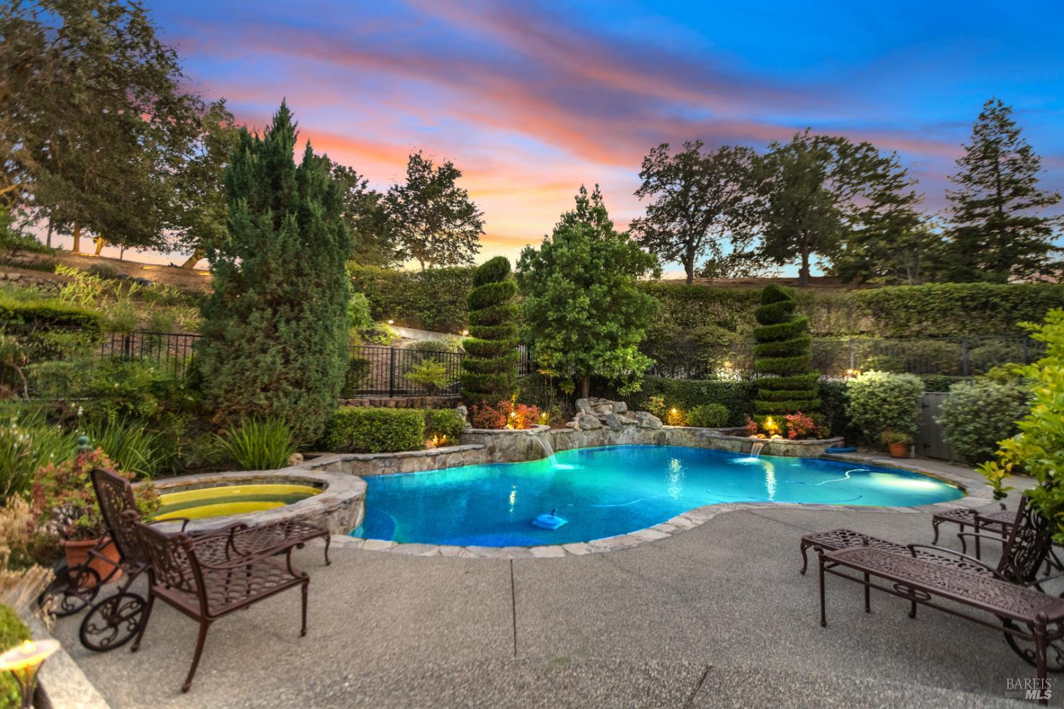 Detail Gallery Image 5 of 89 For 2054 Pinecrest Ct, Vacaville,  CA 95688 - 4 Beds | 4/1 Baths