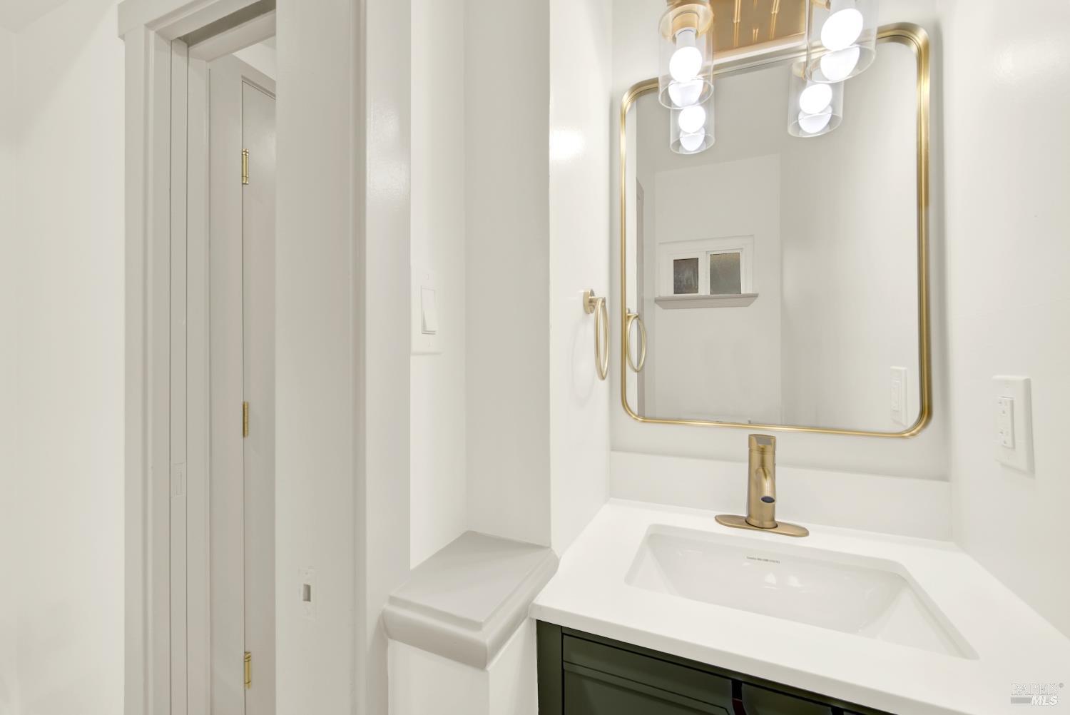 Detail Gallery Image 35 of 44 For 241 Blue Ridge Dr, Martinez,  CA 94553 - 4 Beds | 2/1 Baths