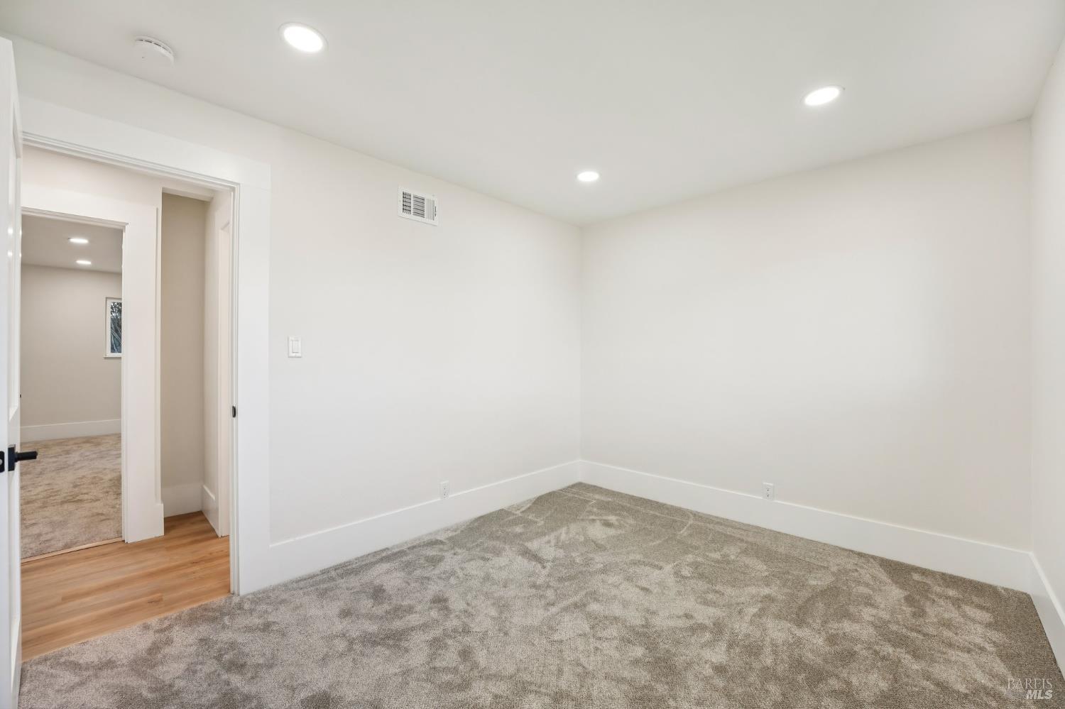 Detail Gallery Image 31 of 49 For 1662 Glazier Dr, Concord,  CA 94521 - 3 Beds | 2 Baths