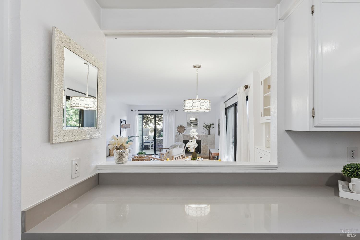 Detail Gallery Image 5 of 33 For 62 Cypress Pl, Sausalito,  CA 94965 - 2 Beds | 2 Baths