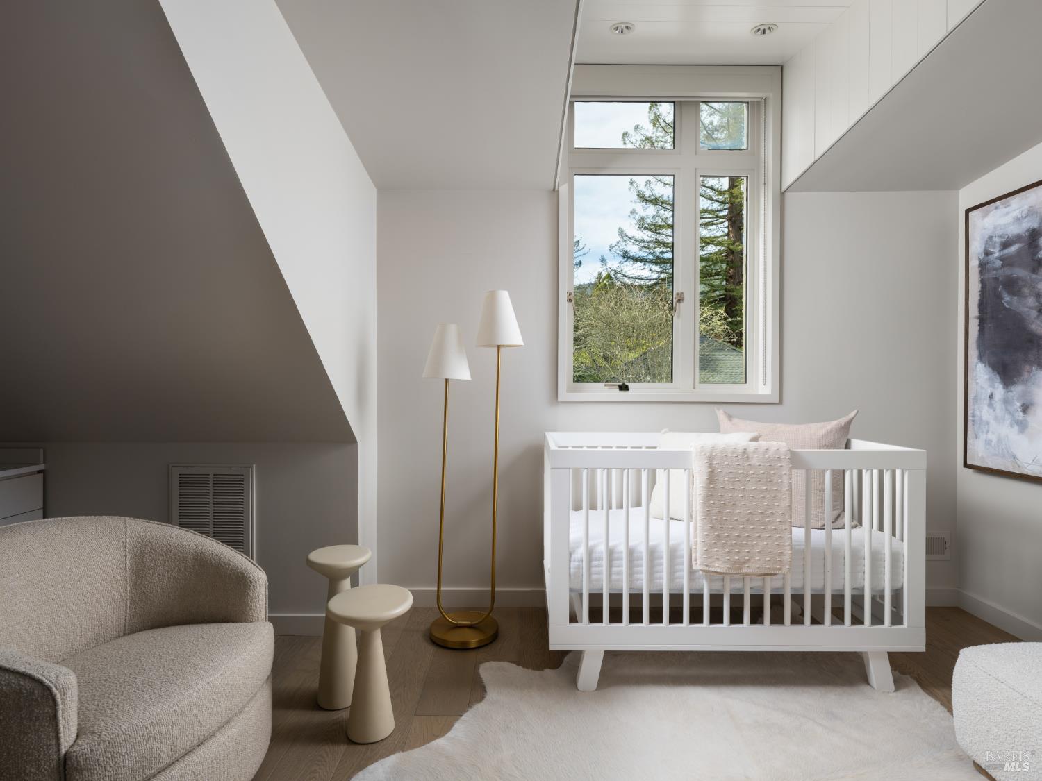 Detail Gallery Image 17 of 41 For 8 Laurel St, Mill Valley,  CA 94941 - 6 Beds | 4/1 Baths