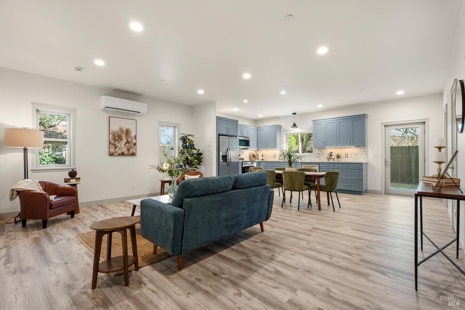 Detail Gallery Image 3 of 30 For 629 Myron St, Ukiah,  CA 95482 - 2 Beds | 2/1 Baths