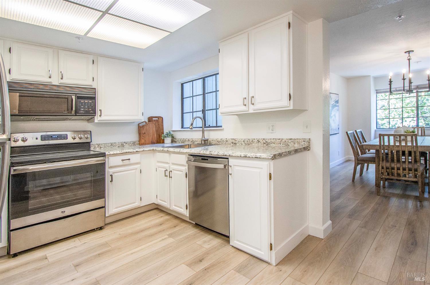 Detail Gallery Image 14 of 30 For 230 Pelican Ln, Novato,  CA 94949 - 3 Beds | 2/1 Baths