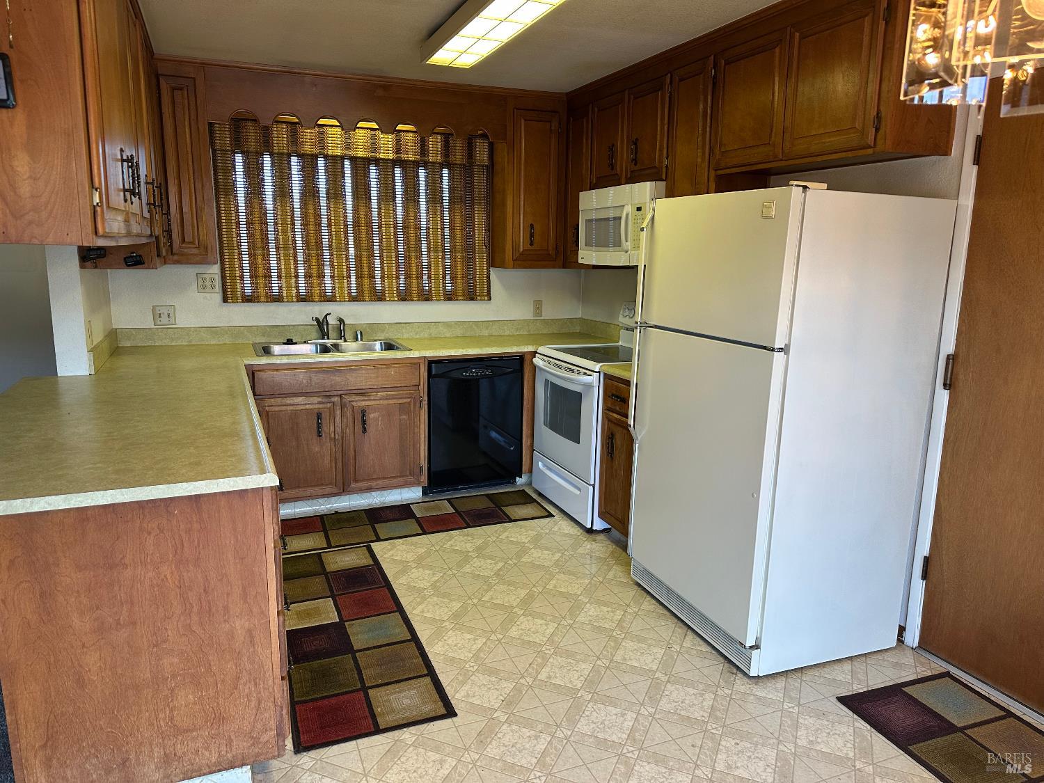 Detail Gallery Image 5 of 18 For 567 Pebble Way St, Clearlake Oaks,  CA 95423 - 3 Beds | 2 Baths