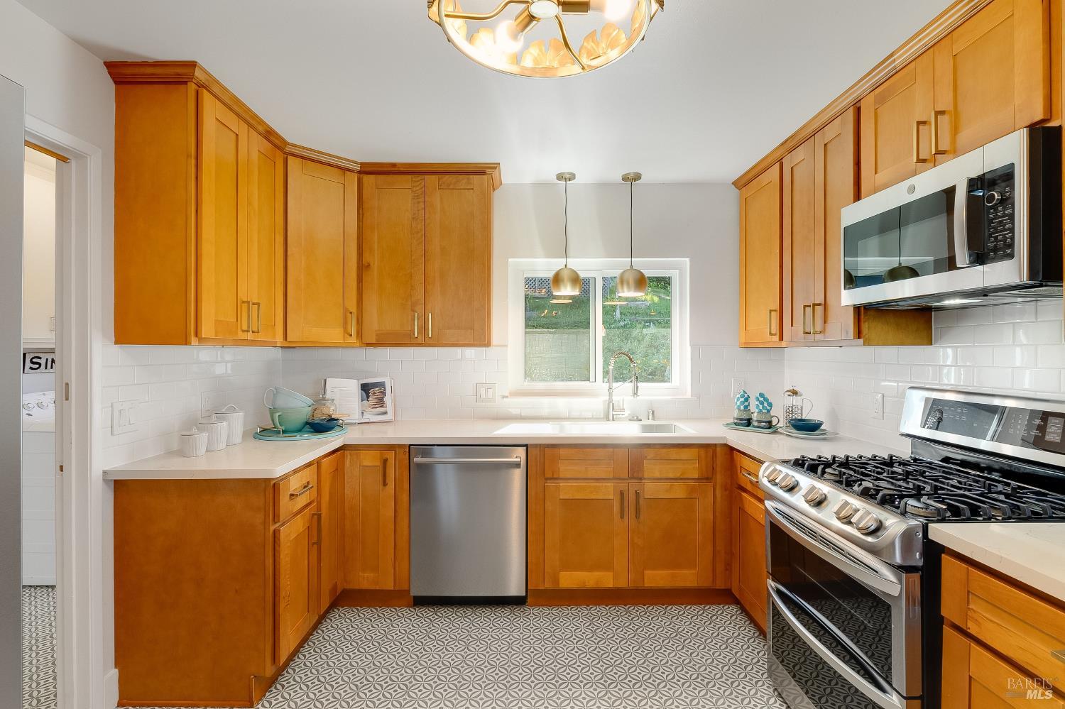 Detail Gallery Image 29 of 61 For 453 Clark Dr, Vallejo,  CA 94591 - 3 Beds | 2/1 Baths