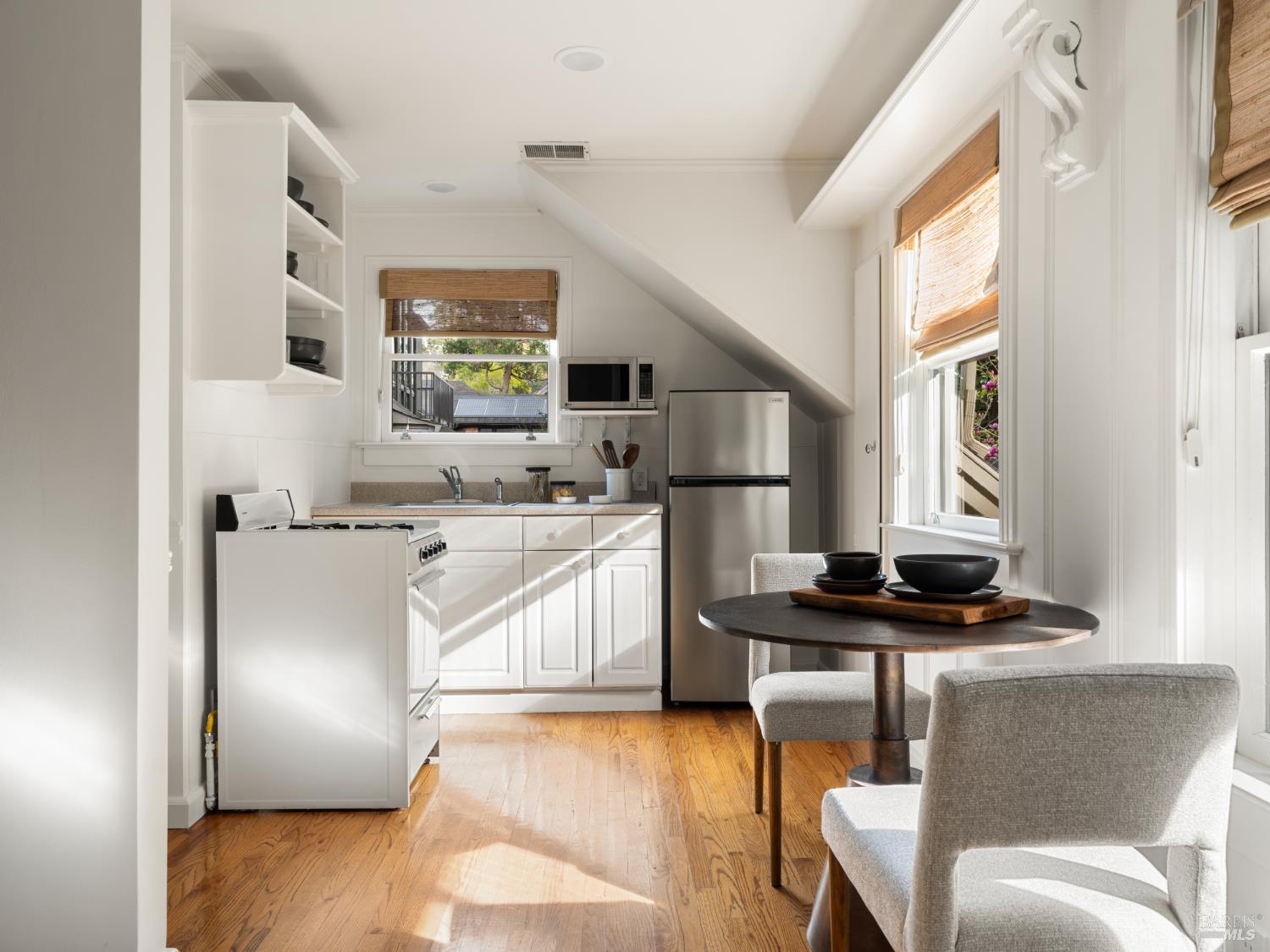 Detail Gallery Image 36 of 41 For 8 Laurel St, Mill Valley,  CA 94941 - 6 Beds | 4/1 Baths