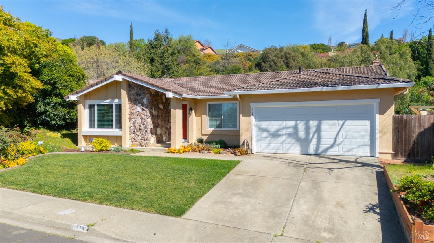 Detail Gallery Image 2 of 24 For 114 Newcastle Dr, Vallejo,  CA 94591 - 4 Beds | 2 Baths