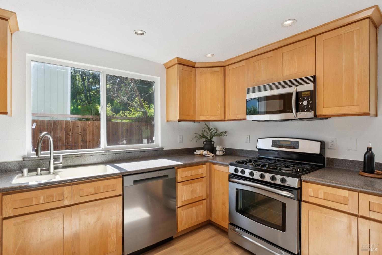 Detail Gallery Image 18 of 48 For 34 Plata Ct, Novato,  CA 94947 - 4 Beds | 2 Baths