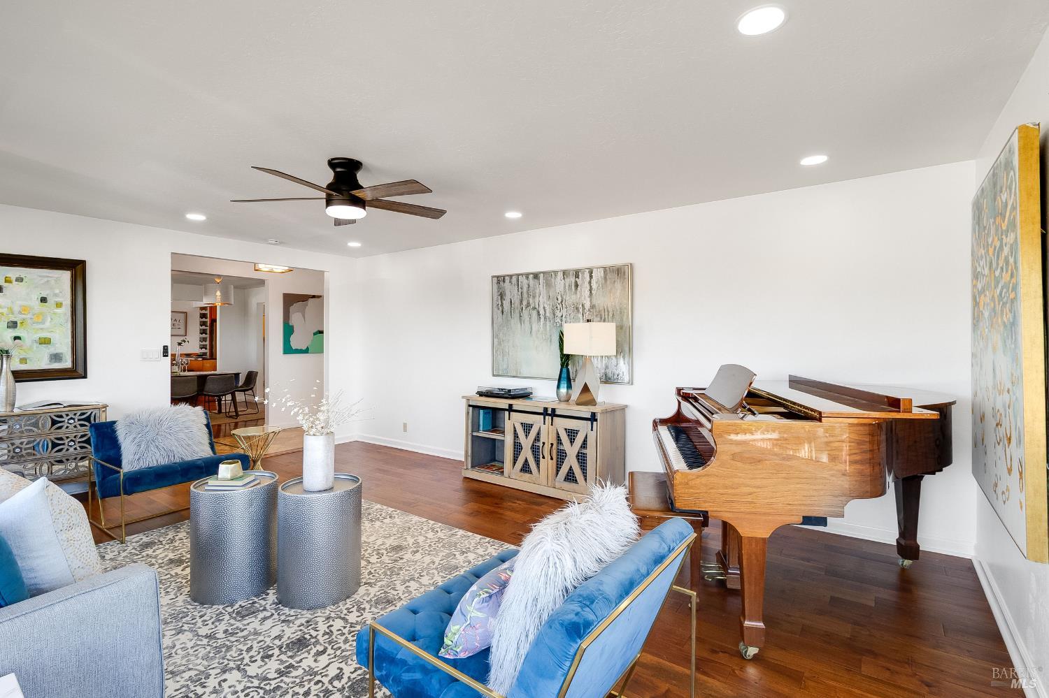 Detail Gallery Image 15 of 61 For 453 Clark Dr, Vallejo,  CA 94591 - 3 Beds | 2/1 Baths