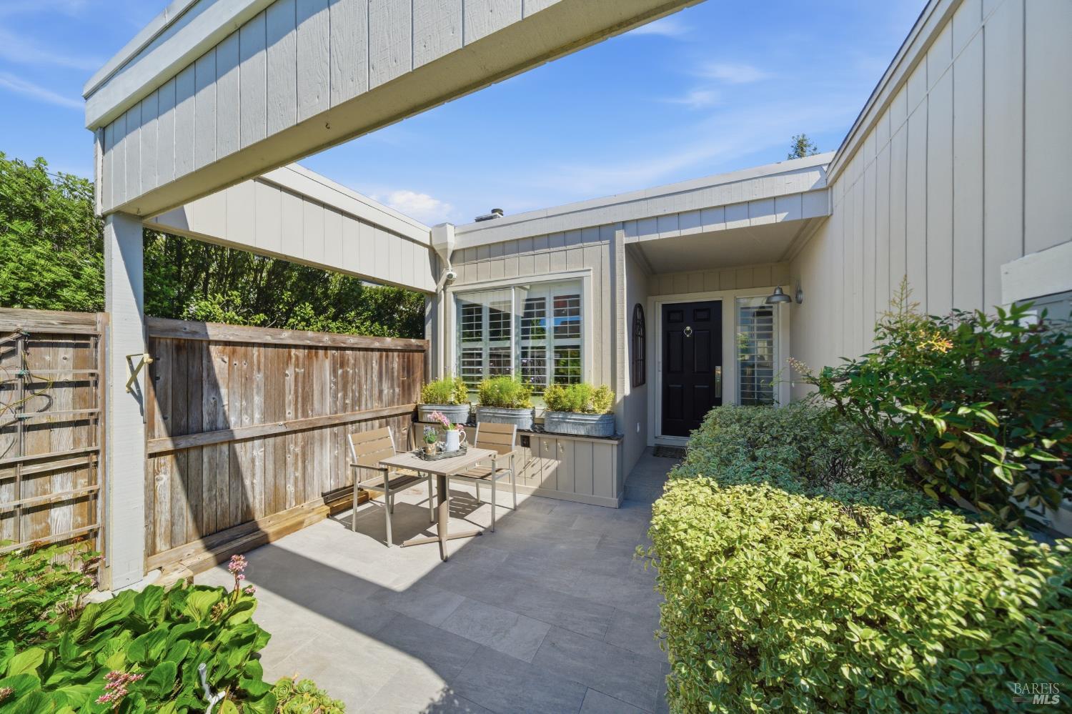 Detail Gallery Image 3 of 45 For 533 Carnation Ct, Sonoma,  CA 95476 - 2 Beds | 2 Baths