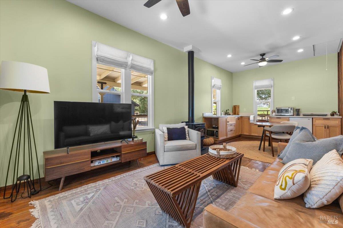 Detail Gallery Image 15 of 65 For 5647 Highway 128 Hwy, Geyserville,  CA 95441 - 3 Beds | 2 Baths