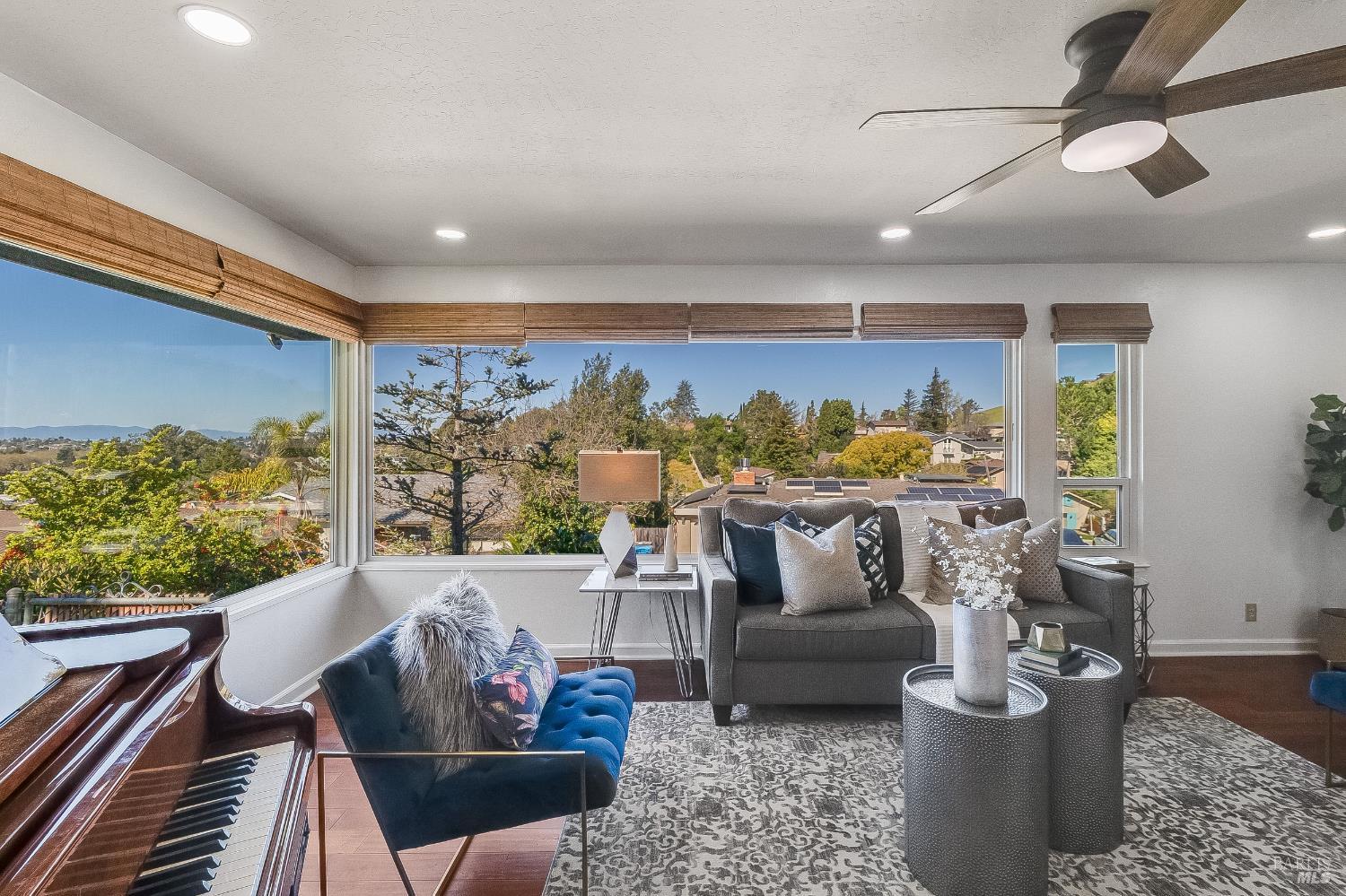 Detail Gallery Image 14 of 61 For 453 Clark Dr, Vallejo,  CA 94591 - 3 Beds | 2/1 Baths