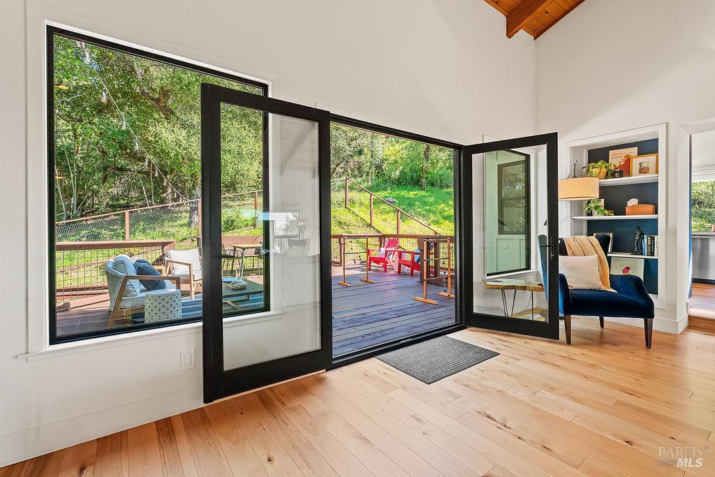 Detail Gallery Image 5 of 58 For 913 Valley View Dr, Healdsburg,  CA 95448 - 3 Beds | 3 Baths