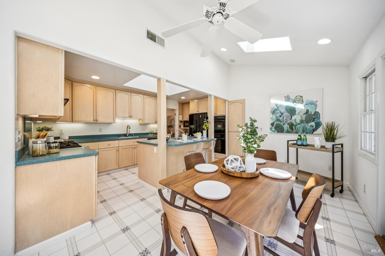 Detail Gallery Image 25 of 53 For 320 Alameda De La Loma Unkn, Novato,  CA 94949 - 3 Beds | 2 Baths