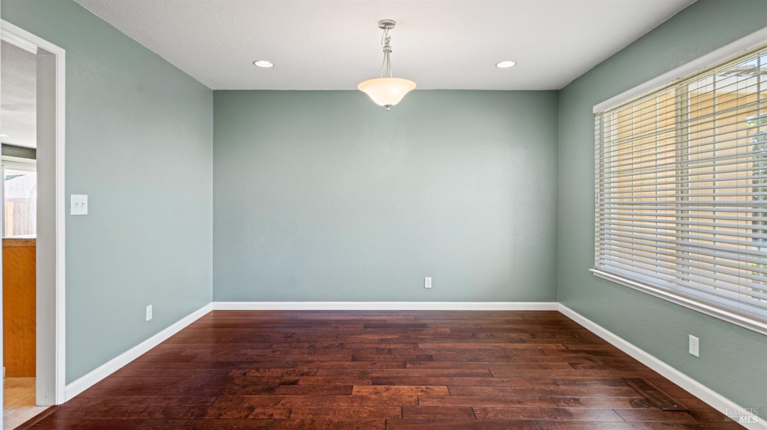 Detail Gallery Image 11 of 24 For 114 Newcastle Dr, Vallejo,  CA 94591 - 4 Beds | 2 Baths