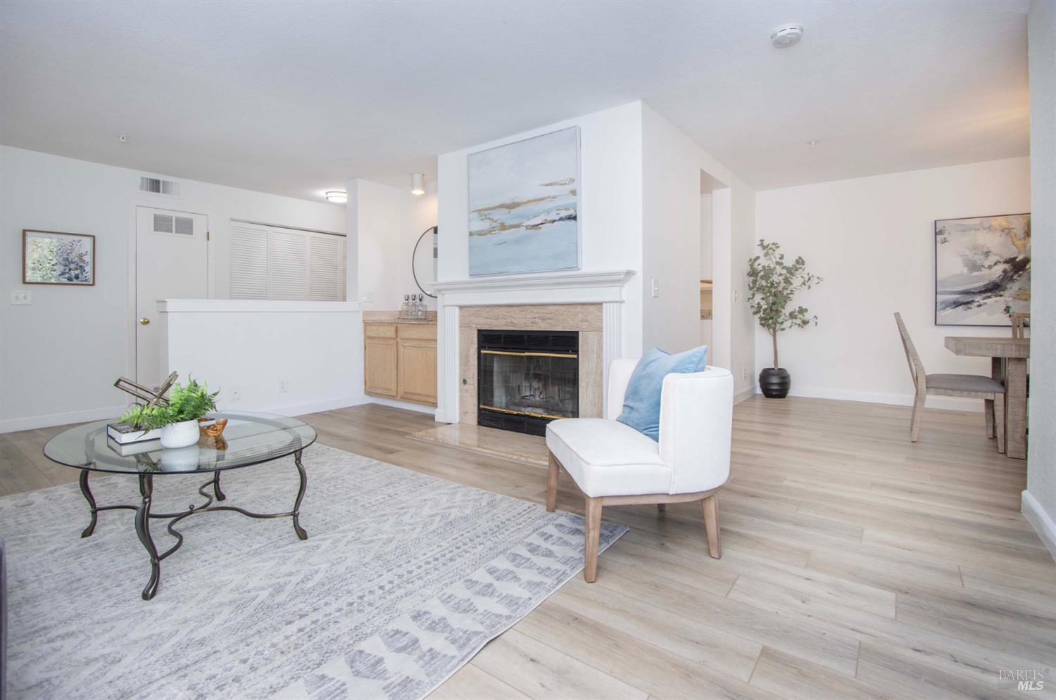 Detail Gallery Image 5 of 30 For 230 Pelican Ln, Novato,  CA 94949 - 3 Beds | 2/1 Baths