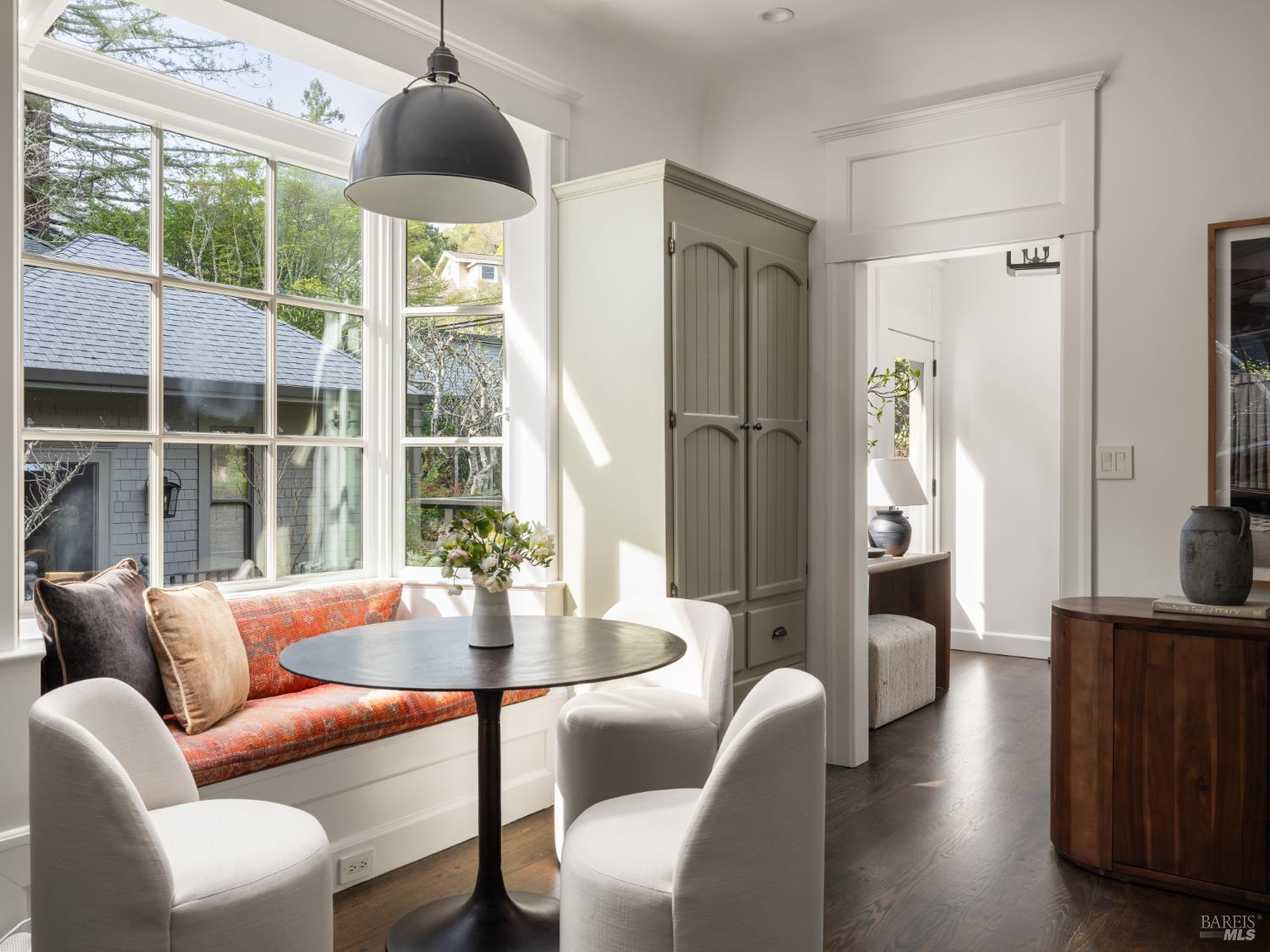 Detail Gallery Image 10 of 41 For 8 Laurel St, Mill Valley,  CA 94941 - 6 Beds | 4/1 Baths