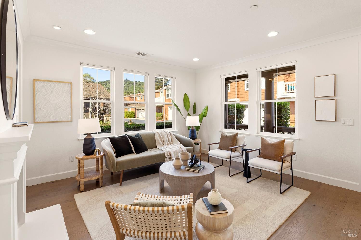 Detail Gallery Image 5 of 15 For 15 Camellia Cir, Larkspur,  CA 94939 - 1 Beds | 1 Baths