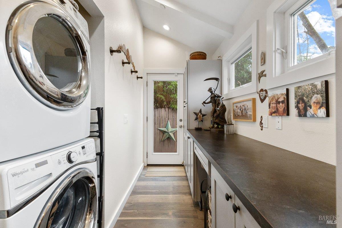 Detail Gallery Image 18 of 20 For 821 Prince Ave, Healdsburg,  CA 95448 - 3 Beds | 3/1 Baths