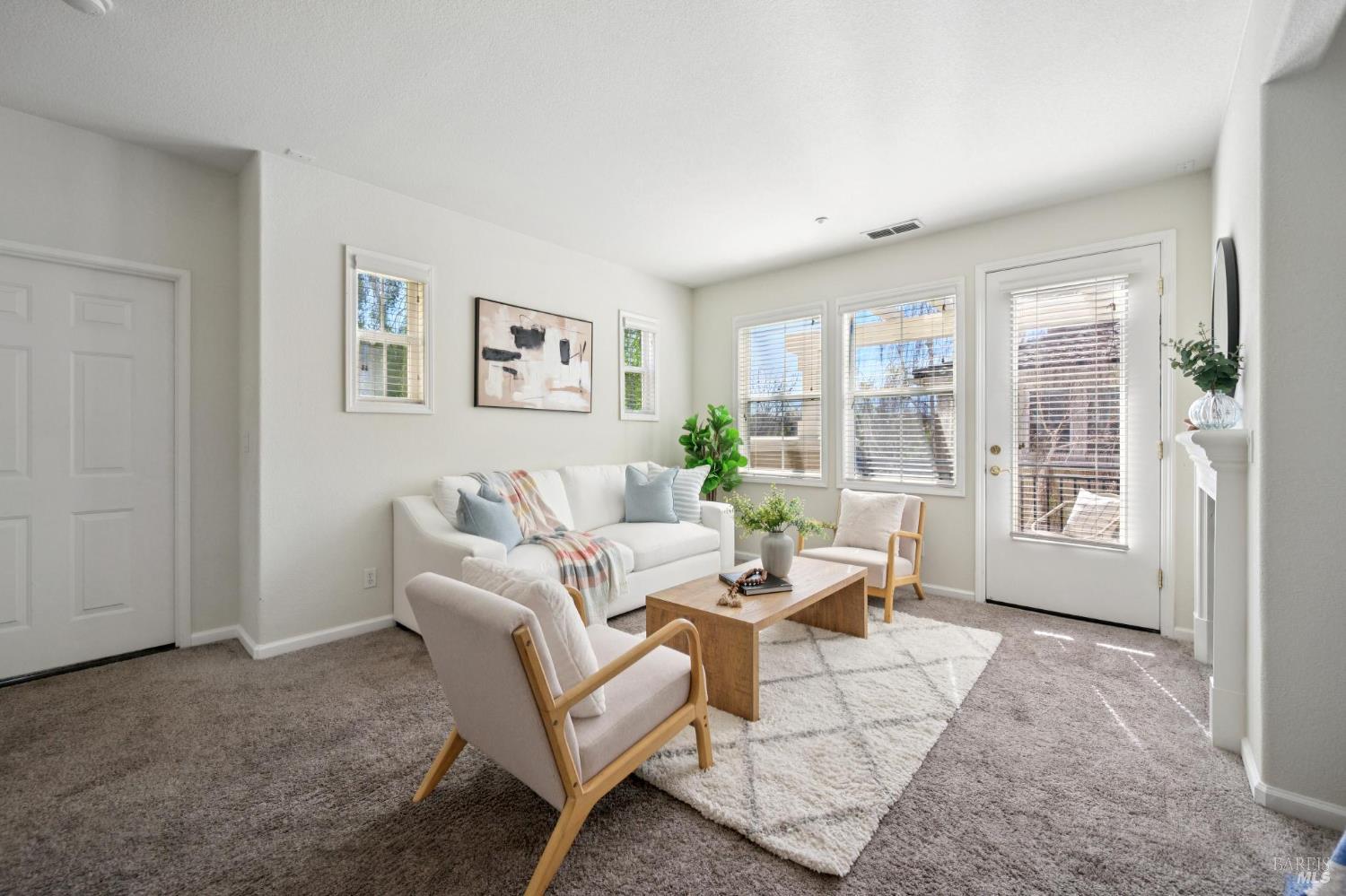 Detail Gallery Image 5 of 43 For 4302 Keegan St, Dublin,  CA 94568 - 3 Beds | 3 Baths