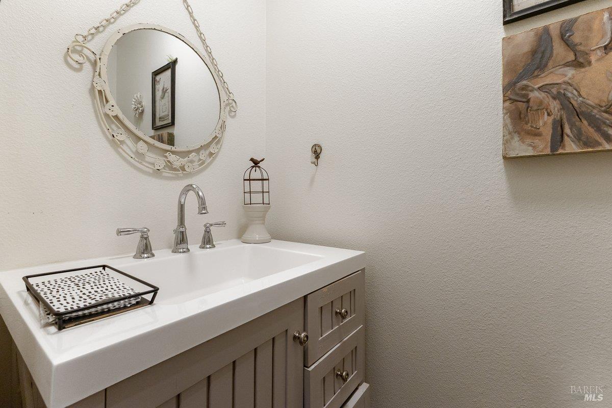 Detail Gallery Image 17 of 20 For 821 Prince Ave, Healdsburg,  CA 95448 - 3 Beds | 3/1 Baths