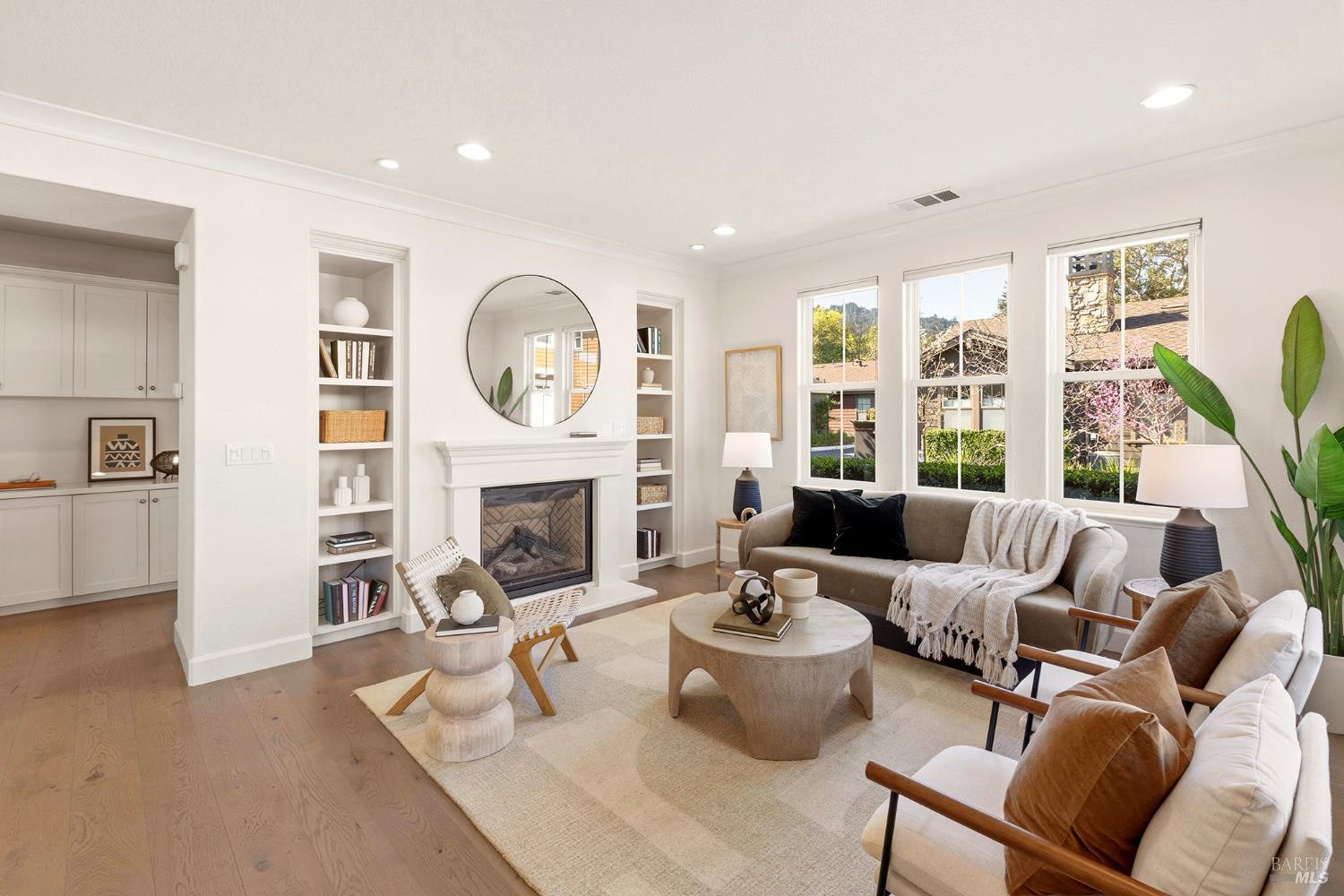 Detail Gallery Image 3 of 15 For 15 Camellia Cir, Larkspur,  CA 94939 - 1 Beds | 1 Baths