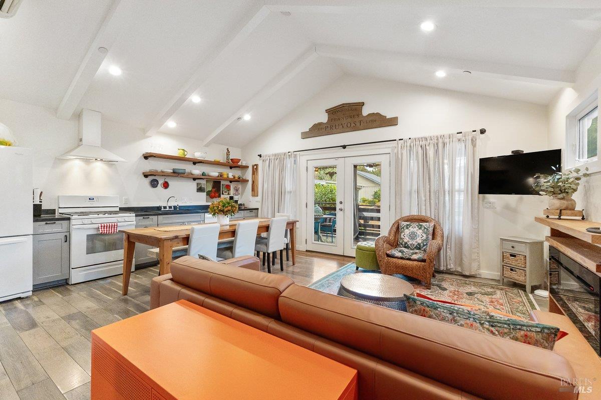 Detail Gallery Image 10 of 20 For 821 Prince Ave, Healdsburg,  CA 95448 - 3 Beds | 3/1 Baths