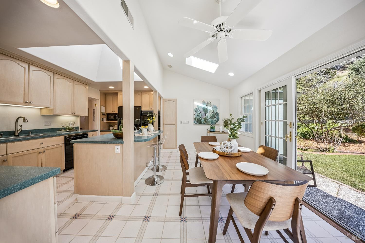 Detail Gallery Image 26 of 53 For 320 Alameda De La Loma Unkn, Novato,  CA 94949 - 3 Beds | 2 Baths