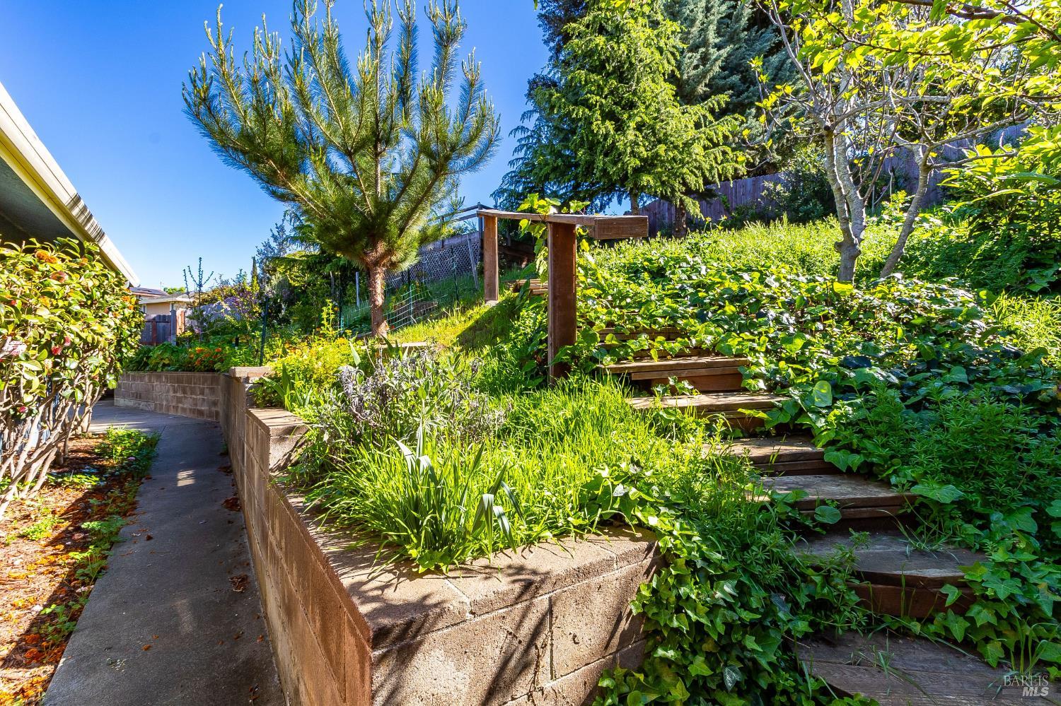 Detail Gallery Image 52 of 61 For 453 Clark Dr, Vallejo,  CA 94591 - 3 Beds | 2/1 Baths