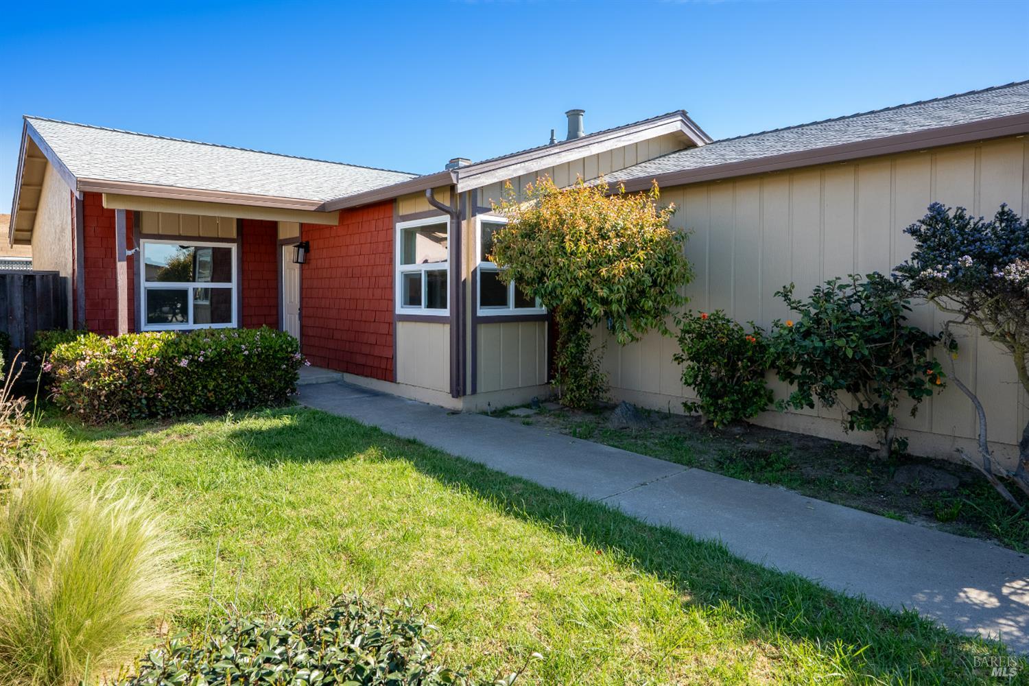 Detail Gallery Image 4 of 39 For 482 Vivienne Dr, Watsonville,  CA 95076 - 2 Beds | 2 Baths
