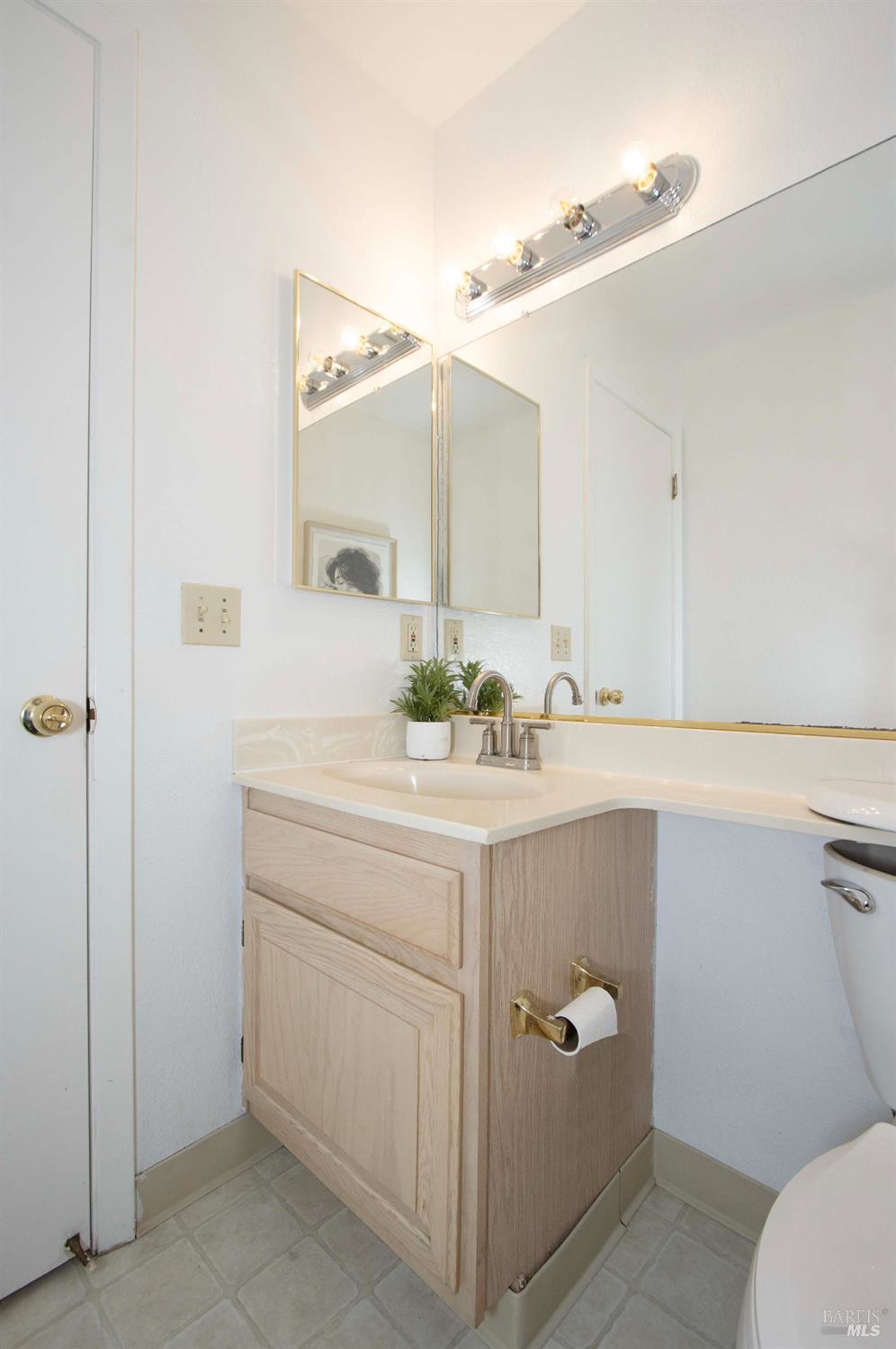 Detail Gallery Image 18 of 30 For 230 Pelican Ln, Novato,  CA 94949 - 3 Beds | 2/1 Baths