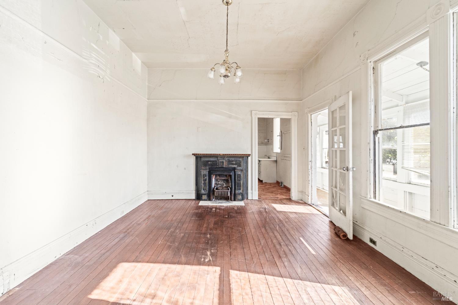 Detail Gallery Image 8 of 31 For 191 E G St, Benicia,  CA 94510 - 4 Beds | 1 Baths