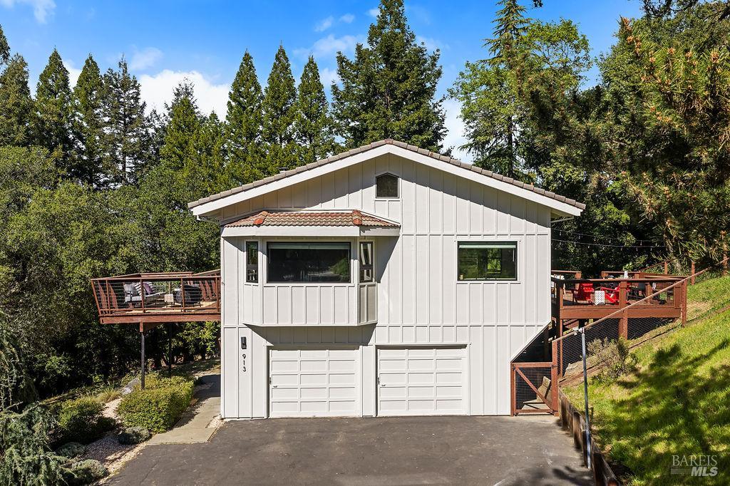 Detail Gallery Image 2 of 58 For 913 Valley View Dr, Healdsburg,  CA 95448 - 3 Beds | 3 Baths