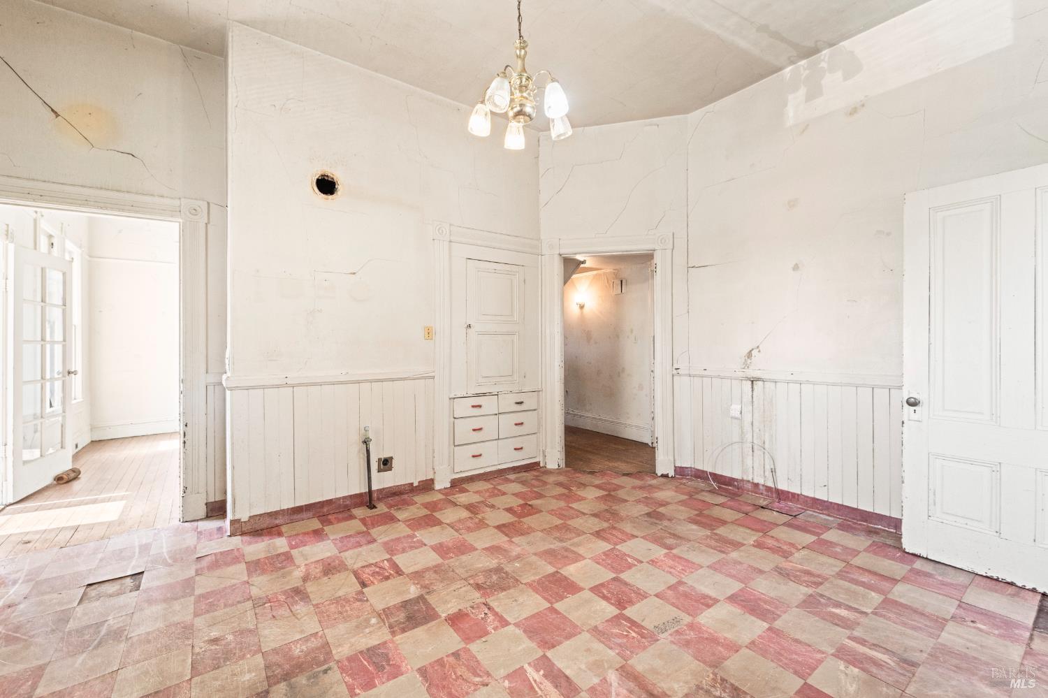 Detail Gallery Image 10 of 31 For 191 E G St, Benicia,  CA 94510 - 4 Beds | 1 Baths