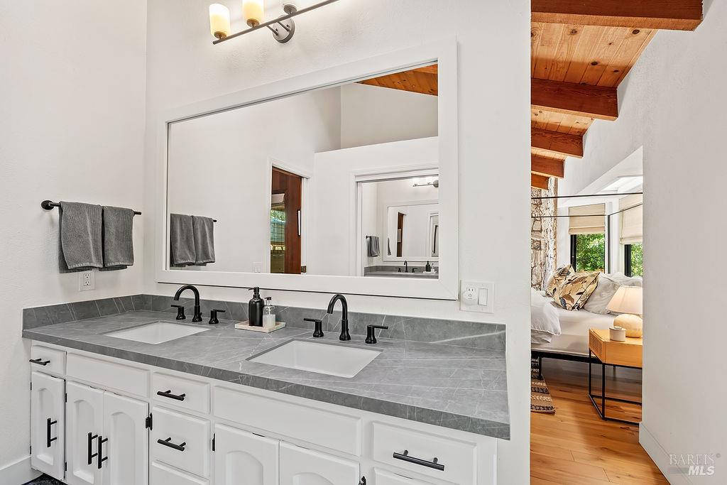 Detail Gallery Image 37 of 58 For 913 Valley View Dr, Healdsburg,  CA 95448 - 3 Beds | 3 Baths