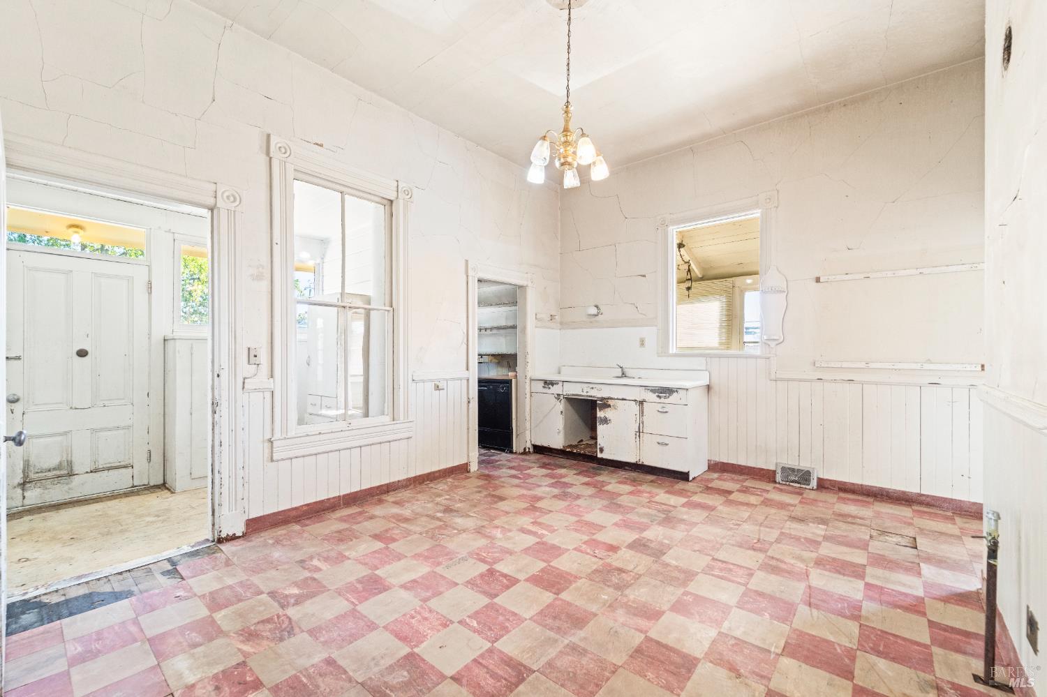 Detail Gallery Image 12 of 31 For 191 E G St, Benicia,  CA 94510 - 4 Beds | 1 Baths