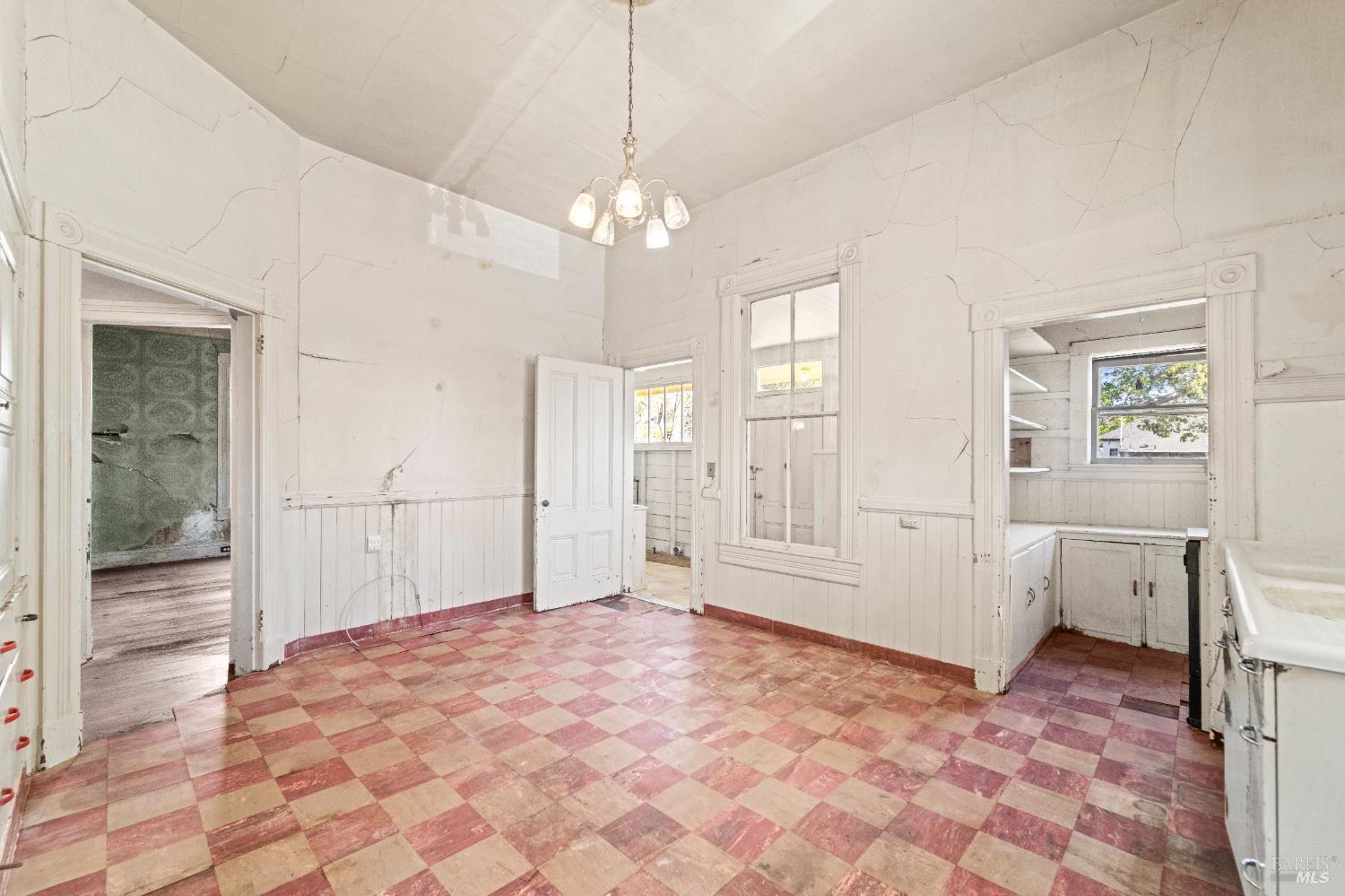 Detail Gallery Image 11 of 31 For 191 E G St, Benicia,  CA 94510 - 4 Beds | 1 Baths